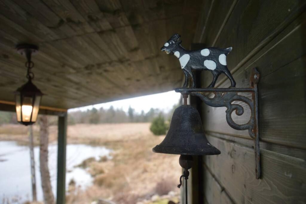 Hut In The Mid. Of Nowhere + Priv Pond+3 Ha